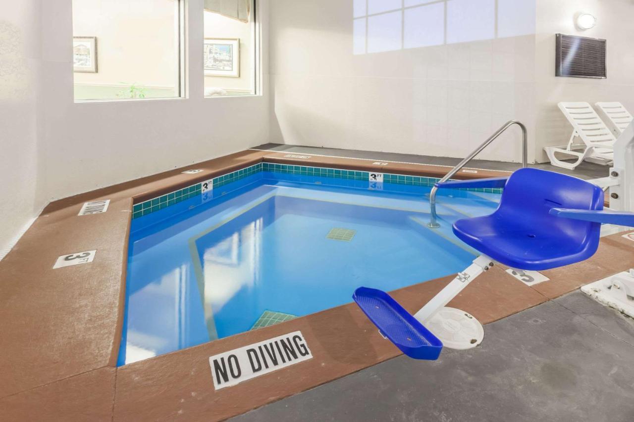 Days Inn By Wyndham Pentwater Exteriér fotografie