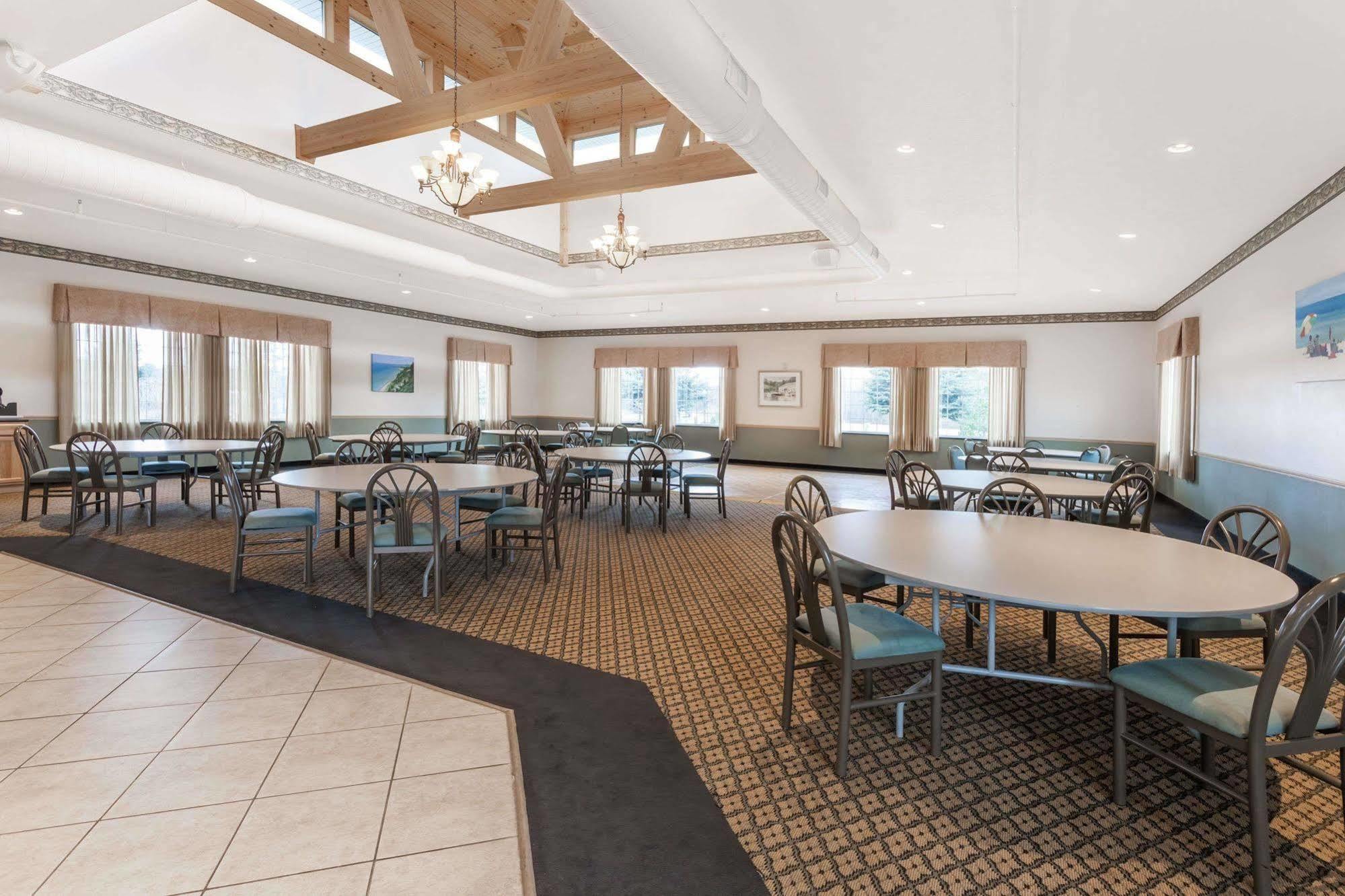 Days Inn By Wyndham Pentwater Exteriér fotografie
